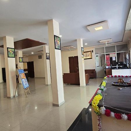 Hotel Maheshwari Green'S Удджайн Экстерьер фото