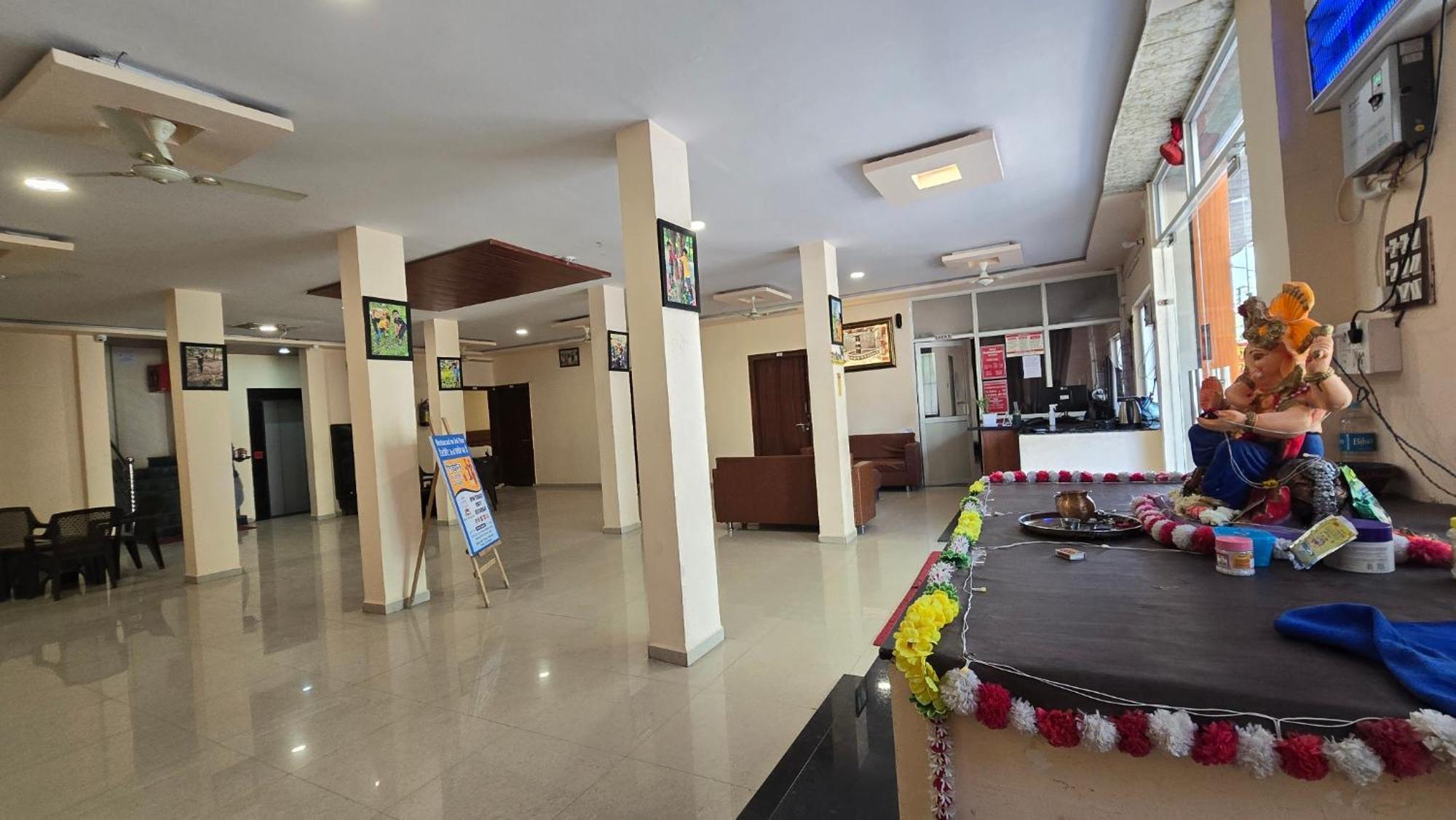 Hotel Maheshwari Green'S Удджайн Экстерьер фото