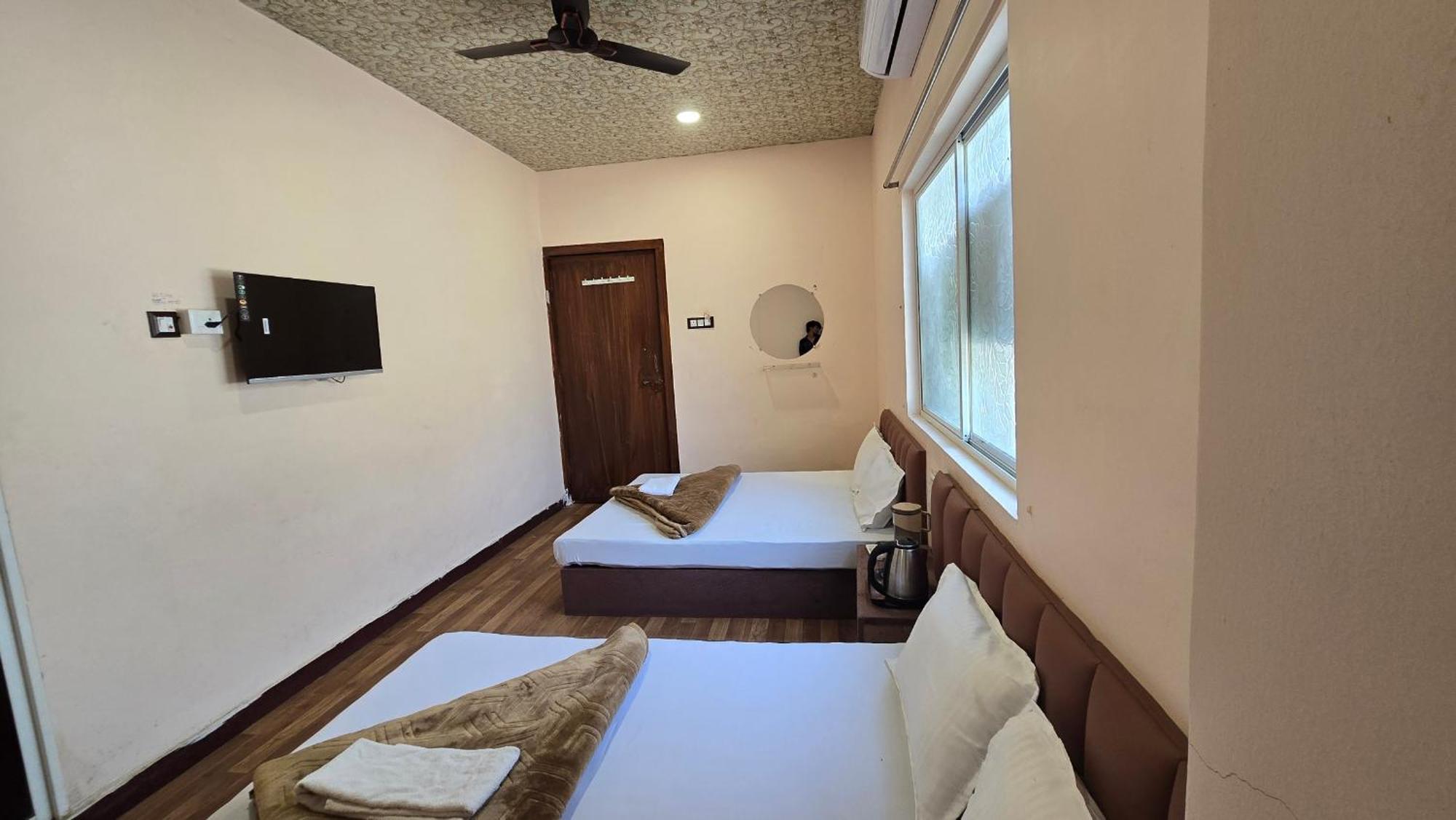Hotel Maheshwari Green'S Удджайн Экстерьер фото