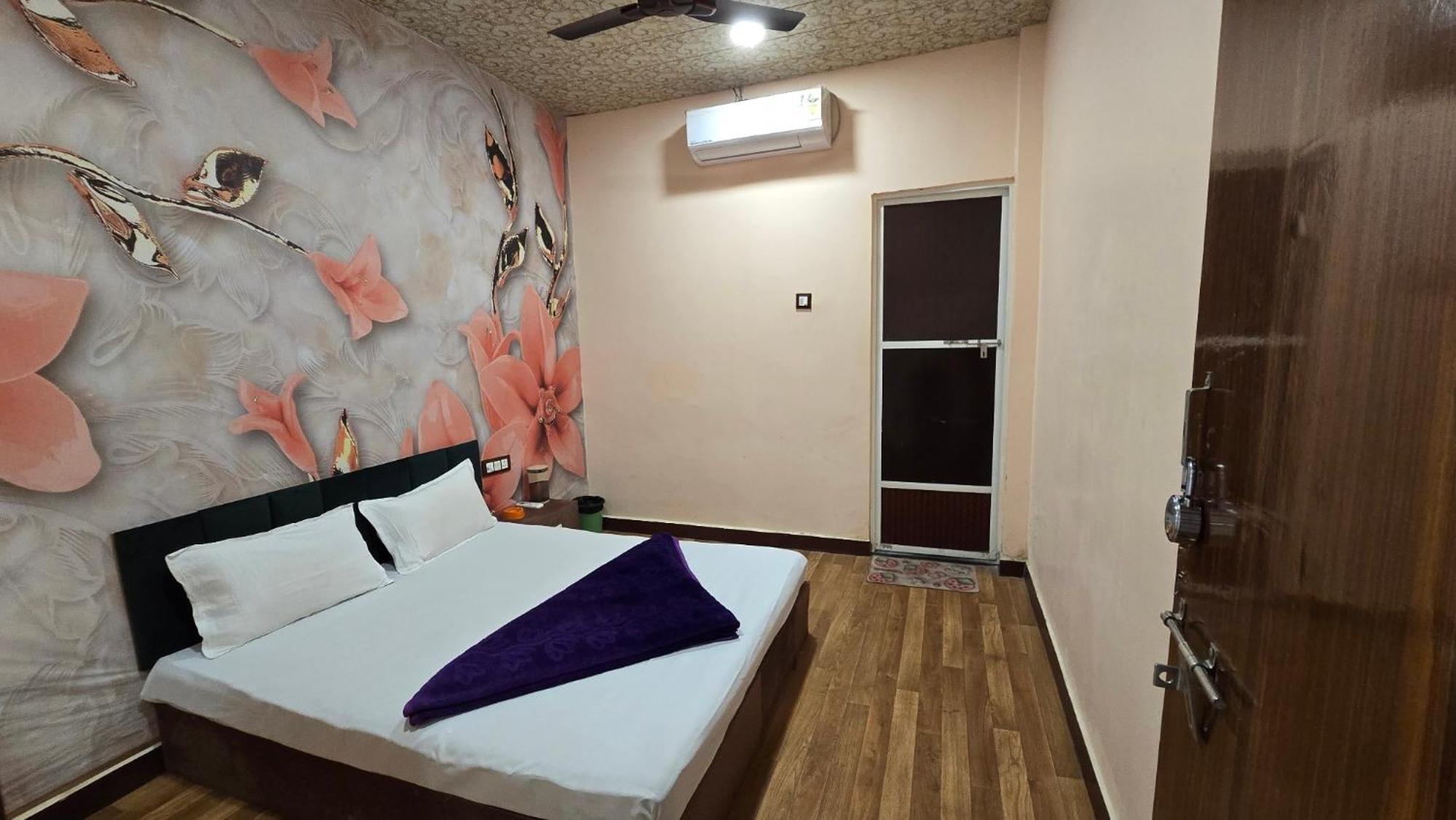 Hotel Maheshwari Green'S Удджайн Экстерьер фото