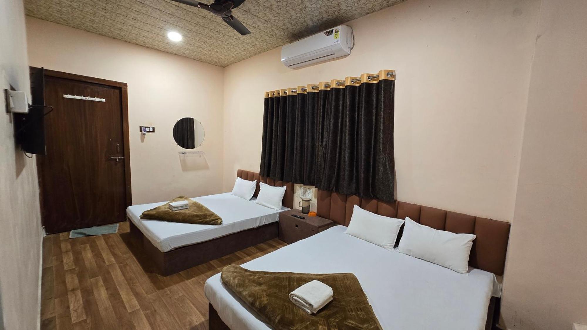 Hotel Maheshwari Green'S Удджайн Экстерьер фото