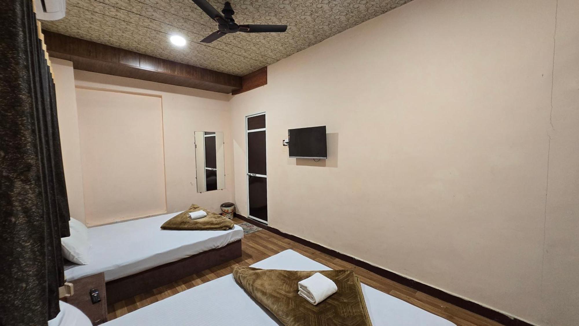 Hotel Maheshwari Green'S Удджайн Экстерьер фото
