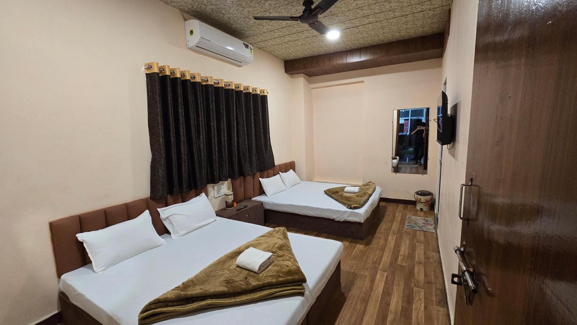 Hotel Maheshwari Green'S Удджайн Экстерьер фото